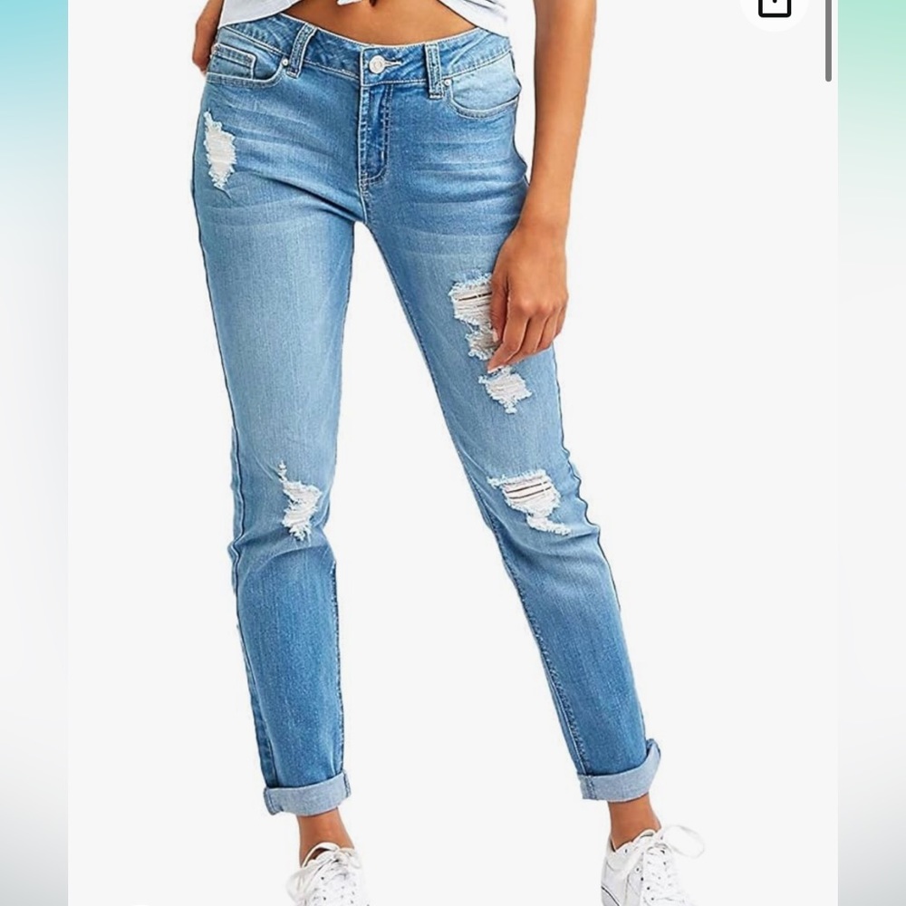 NEW but no tags. Women's Ripped Boyfriend Jeans Stretch Distressed. Size 8